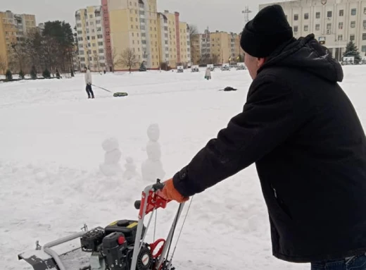 Працюють для нас: Комунальники міста Славутич під час негоди і снігопадів фото