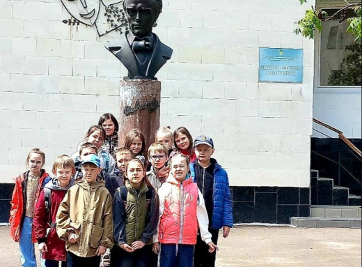 Гімназисти "КрОКус" побували за лаштунками Дитячої школи мистецтв у Славутичі фото