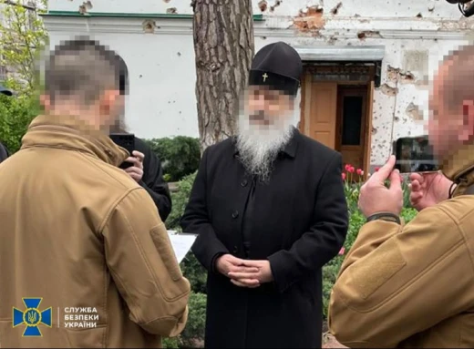 Оголошено підозру митрополиту, який передавав інформацію про позиції ЗСУ рашистам фото