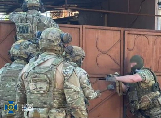 СБУ затримала рекетирів, які вимагали гроші у сім'ї загиблого воїна ЗСУ фото