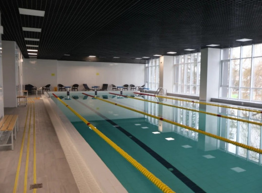 У Славутичі відновлює роботу басейн "Дельфін" фото