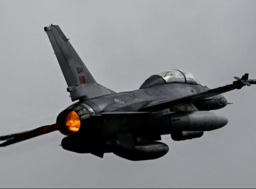 Україна сформувала міжнародну ескадрилью F-16 для захисту Києва від ракет і дронів фото