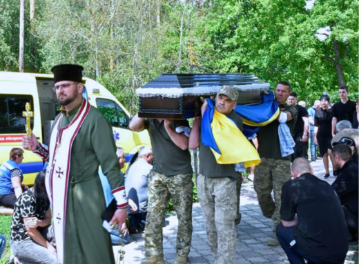 Вічна пам’ять захиснику: у Славутичі прощалися з Сергієм Блудшим фото Вічна пам’ять захиснику: у Славутичі прощалися з Сергієм Блудшим фото