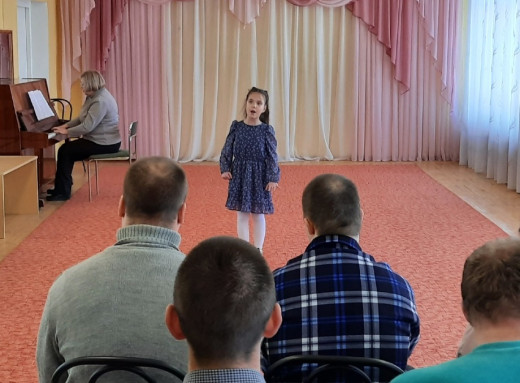 Дітки з Дитячої школи мистецтв подарували емоційний концерт у Центрі «БлагоДар» фото