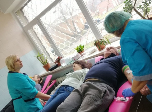 День донора у Славутицькій міській лікарні об'єднав медиків і жителів громади фото
