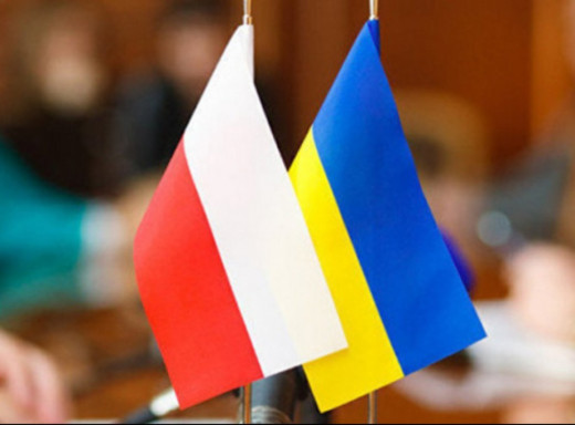 Bloomberg: підтримка Польщею українців дає тріщину у небезпечний момент фото