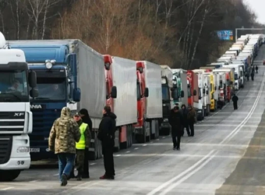 Ще один український водій помер під час страйку у Польщі фото