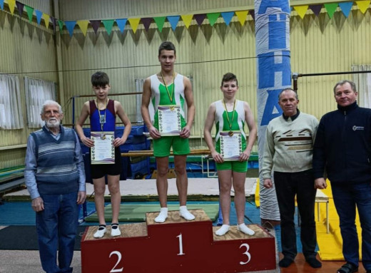 У Славутичі відбувся відкритий чемпіонат міста зі стрибків на батуті фото