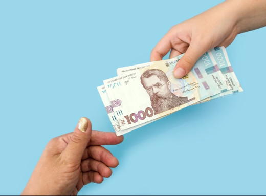 Середня зарплата в Україні у першому кварталі 2025 року становить 23 460 гривень — Держстат фото Середня зарплата в Україні у першому кварталі 2025 року становить 23 460 гривень — Держстат фото