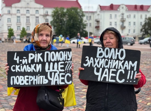 У Чернігові відбулася мирна акція на підтримку полонених захисників ЧАЕС фото У Чернігові відбулася мирна акція на підтримку полонених захисників ЧАЕС фото