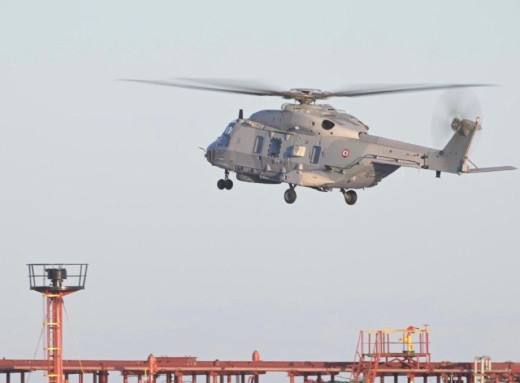 Французький флот затримав у Середземному морі танкер з росії під санкціями фото