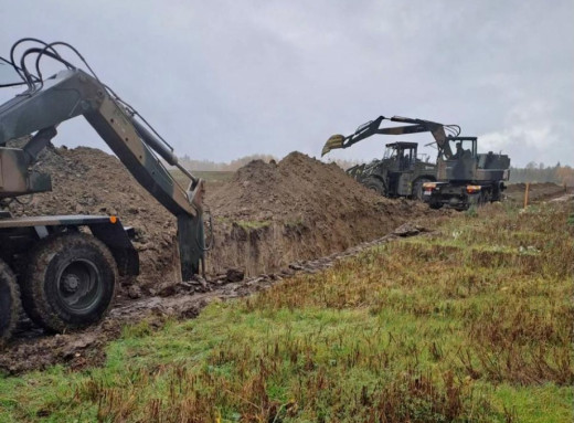 Польща розпочала будівництво укріплень на кордоні з росією в рамках проекту «Східний Щит» фото