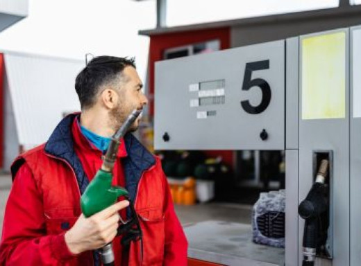 Ціни на пальне можуть знизитися: що відомо фото