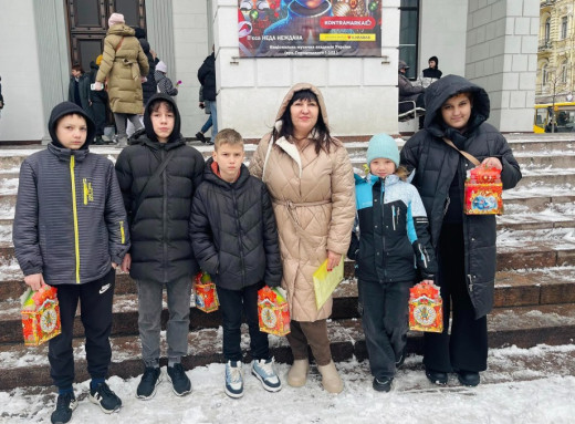 Діти зі Славутича відвідали різдвяну виставу в Національній музичній академії фото