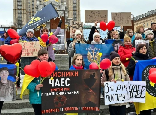 Два серця в полоні: Славутичани на мирній акції у Києві фото
