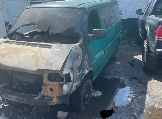 У Дніпрі підпалили мікроавтобус, що належить військовим: триває пошук зловмисників фото