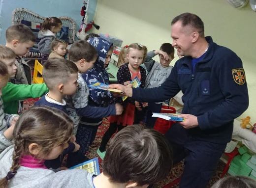 Урок безпеки для малят зі Славутича: Спільна ініціатива служби порятунку та дитячого садка фото