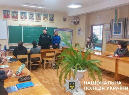 Поліцейські Київщини провели профілактичні уроки у школах Славутича та Вишгорода фото Поліцейські Київщини провели профілактичні уроки у школах Славутича та Вишгорода фото