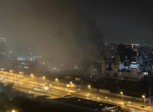 Пожежа в Ізмайловському кремлі: у Москві загорівся дах адміністративної будівлі фото