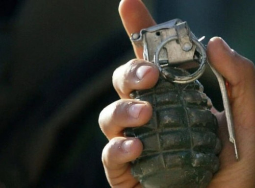 Пропозиція з гранатою у Хмельницькому: чоловік висмикнув кільце і отримав 3 роки ув'язнення фото