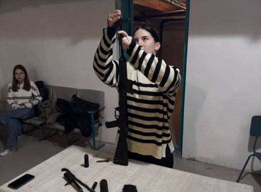 Молодіжна рада «Майбутнє Славутича» провела заняття з безпечного поводження зі зброєю фото