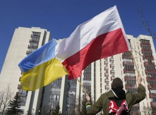 Польща змінює правила допомоги українцям: президент підписав новий закон фото