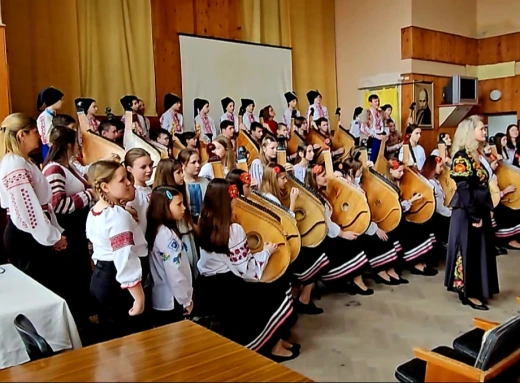 Мистецтво та підтримка для захисників: Славутичани відвідали воїнів у госпіталі до дня Добровольця фото