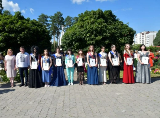 Славутич вітає випускників 2024 року фото
