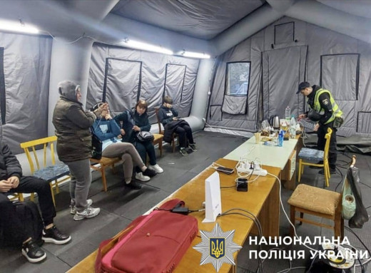 Як поліція Київщини допомагала мешканцям Славутича під час блекауту фото