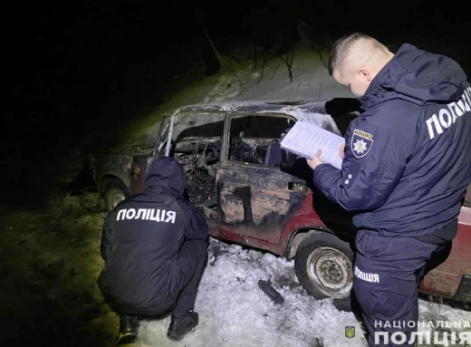 Чернігівські палії: Хотіли вкрасти авто у військового але спалили його фото