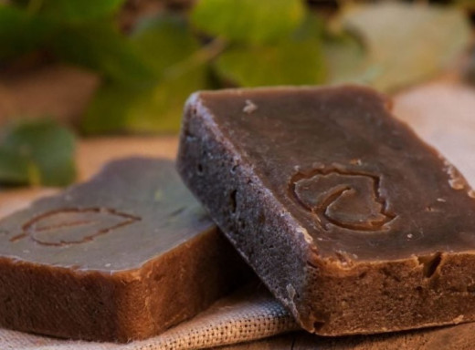 Дігтярне мило знову в моді: чому його скуповують десятками фото