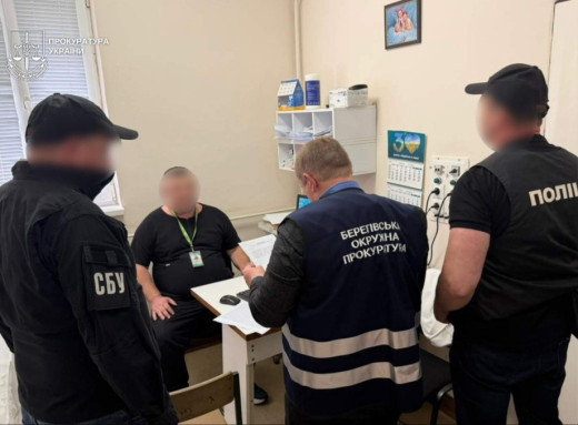 Уролог на Закарпатті продавав "ухилянтам" чужі ниркові камені для фіктивної відстрочки фото