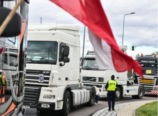 На кордоні з Польщею застрягли тисячі фур: перші результати після перемовин фото