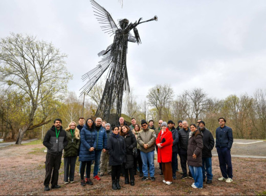 Дипломати з 15 країн відвідали Чорнобиль напередодні 40-х роковин катастрофи фото