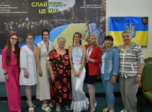 У Славутичі відбулась творча зустріч з письменницею та художницею пані Казкою фото У Славутичі відбулась творча зустріч з письменницею та художницею пані Казкою фото