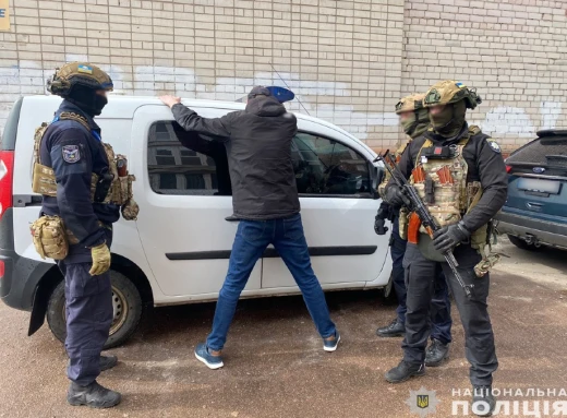 Успішна операція: Чернігівські поліцейські затримали наркоторгівця фото