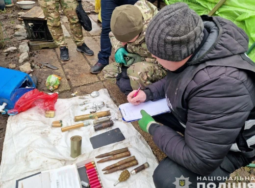 Понад 2 кг наркотиків та арсенал зброї знайшли у чернігівця! фото