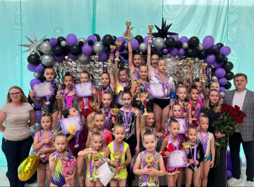 У Славутичі відбувся чемпіонат з художньої гімнастики: «Юні грації» завершили сезон перемогами фото У Славутичі відбувся чемпіонат з художньої гімнастики: «Юні грації» завершили сезон перемогами фото
