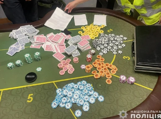 На Чернігівщині поліцейські викрили підпільне казино на чолі зі «смотрящим за Ніжином» фото
