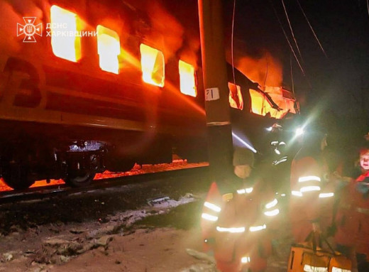 Російський удар по пасажирському потягу на Харківщині забрав життя трьох людей фото