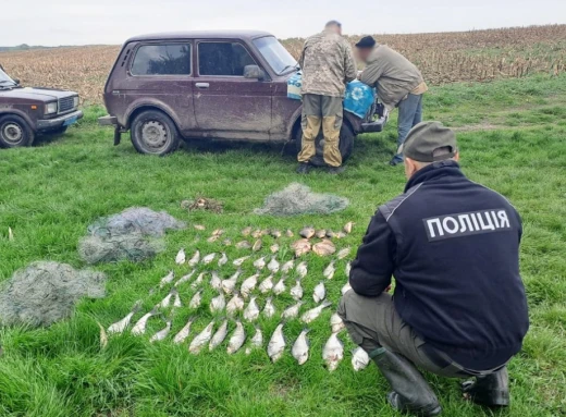 Чернігівська поліція розслідує факт браконьєрства під час нересту фото