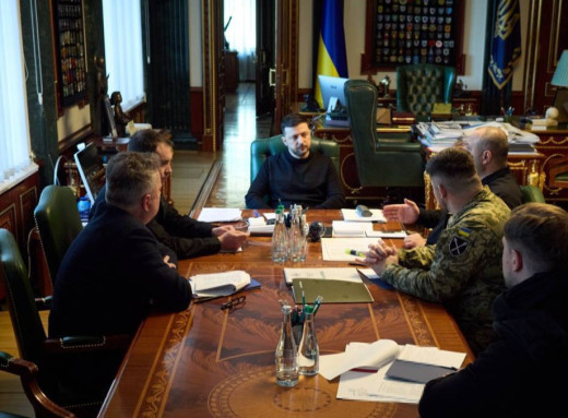 Війну потрібно закінчувати: Зеленський погодив рамки переговорів і склад делегації фото