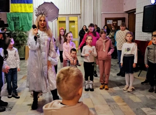 Святкова програма до Дня Св. Миколая для дітей військовополонених ЧАЕС (відео) фото