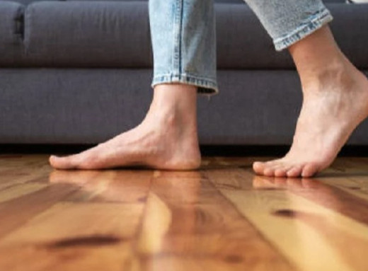 Чому не можна переступати через людину, яка лежить, і що про це казали в народі фото