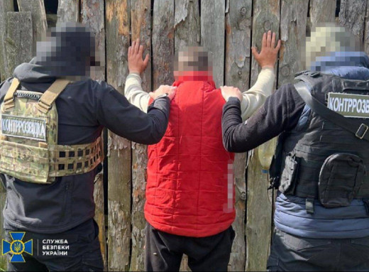 На Чернігівщині СБУ викрила агента ГРУ: шпигував за блокпостами та маршрутами ЗСУ фото