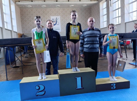 Юні спортсмени зі Славутича здобули 12 медалей на чемпіонаті з батуту фото