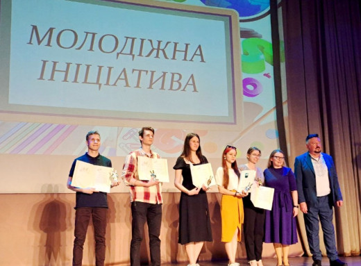 У Славутичі нагородили активну молодь: лідерство, проєкти та визнання фото У Славутичі нагородили активну молодь: лідерство, проєкти та визнання фото