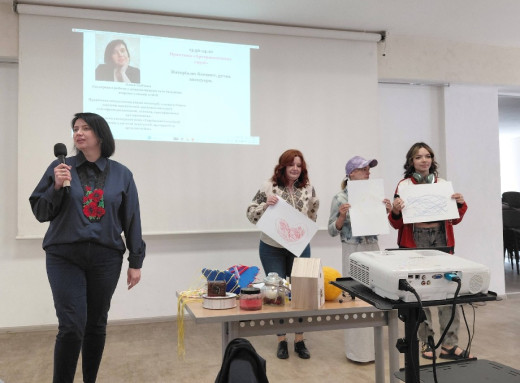 Психологиня зі Славутича стала спікеркою всеукраїнського практикуму з арттерапії фото