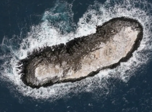 В Антарктиді випадково відкрили новий острів під час негоди фото