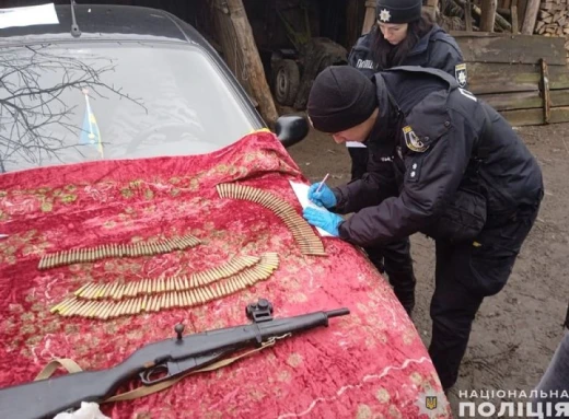 Незаконна зброя:  У Любецькій громаді поліція вилучила в чоловіка обріз гвинтівки Мосіна та 200 набоїв! фото